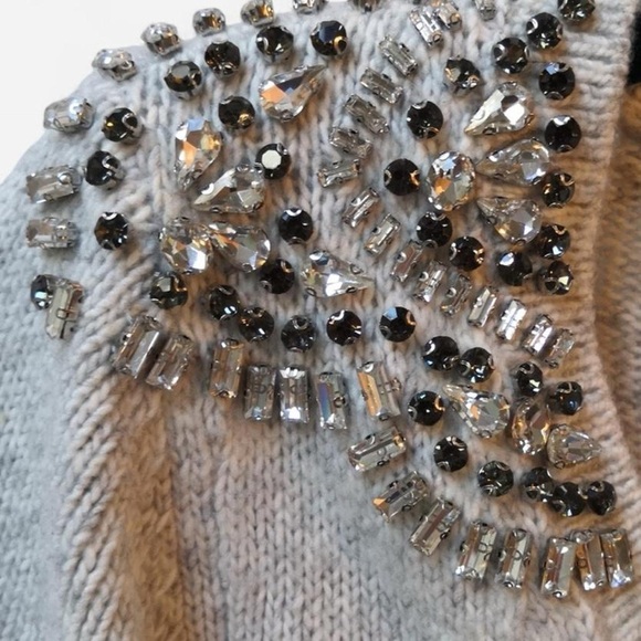 WHBM Embellished Rhinestone V-Neck Sweater Grey Sz Small - Picture 2 of 5